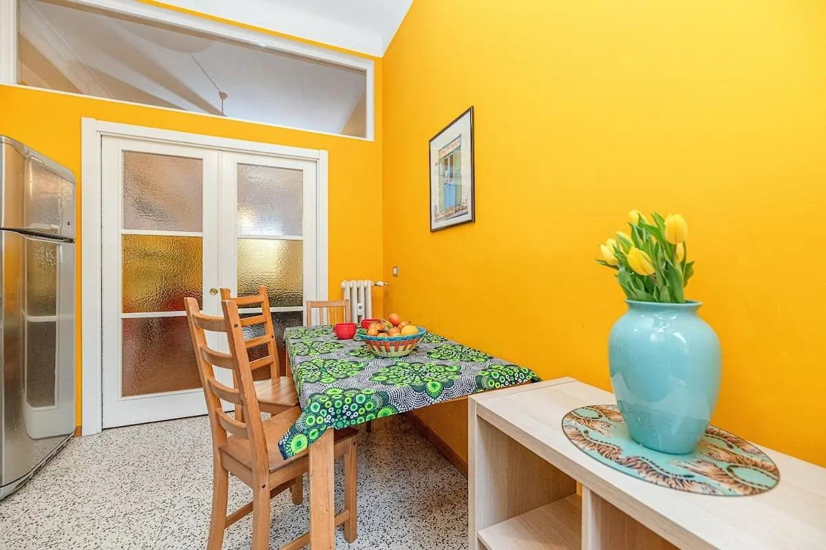 Mondrian Style House Apartment Milan